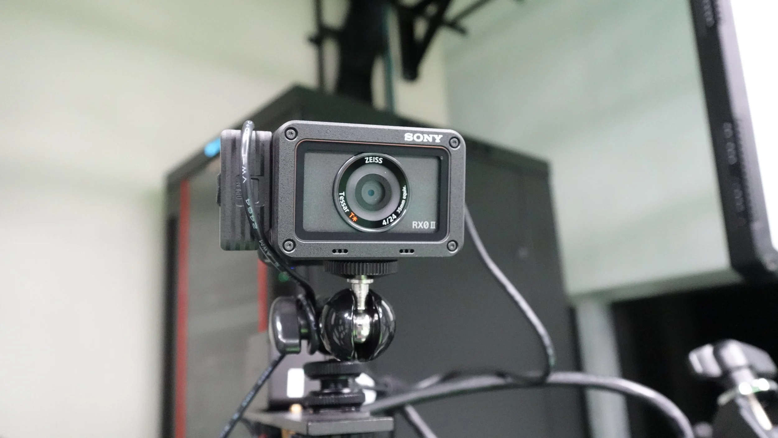 Synchronized capture camera
